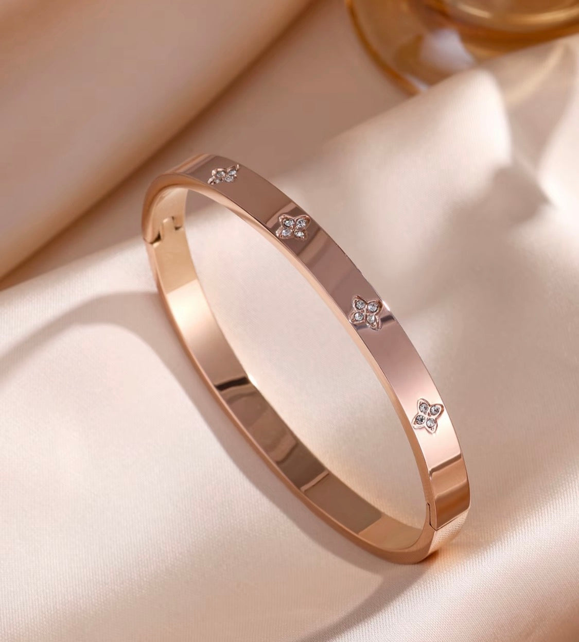 Luxury Wristband Diamond Style